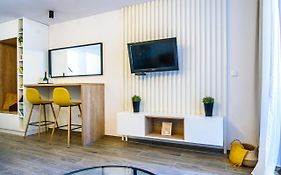 M&P- Lovely 1-Bedroom Condo With Free Parking